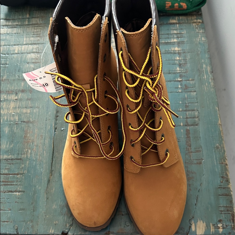 Timberland Women's Heeled Boots (no box) minor scuffing shown original $152 - Picture 5 of 10
